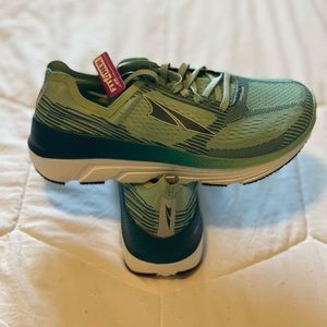 Ultra lightweight ALTRA DUO TRAINJNG AND RUNNING  running shoes 8.5